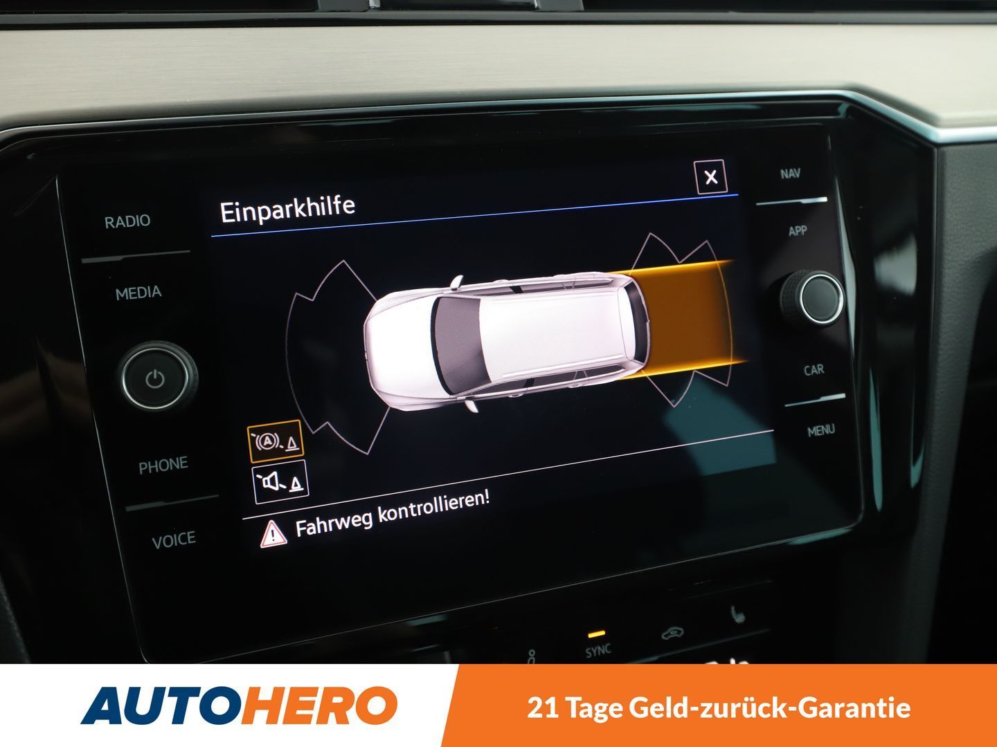 Volkswagen Passat 2.0 TDI Elegance Aut. - Samsaru's Car Outlet