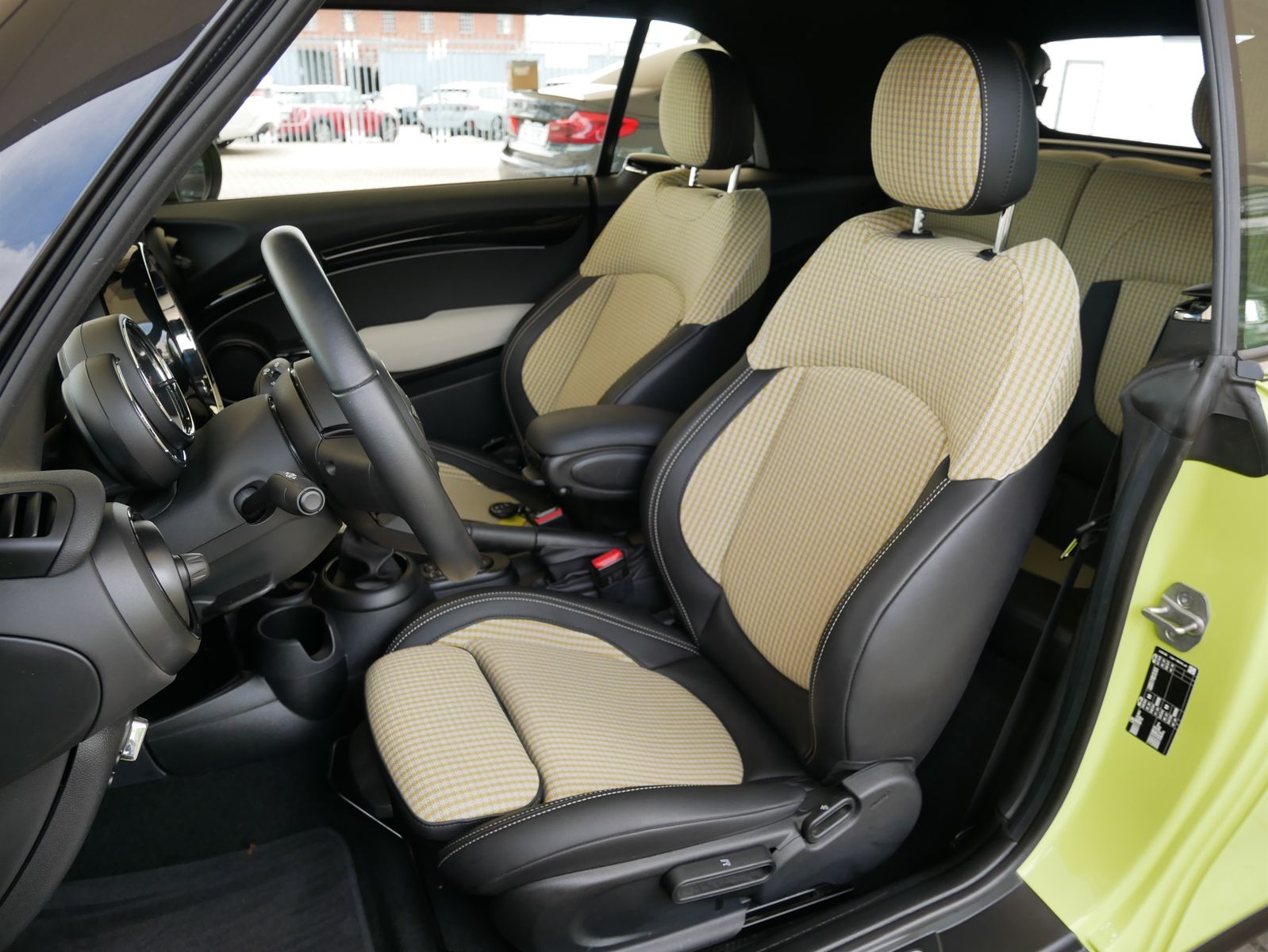 MINI Cooper Cabrio - Samsaru's Car Outlet