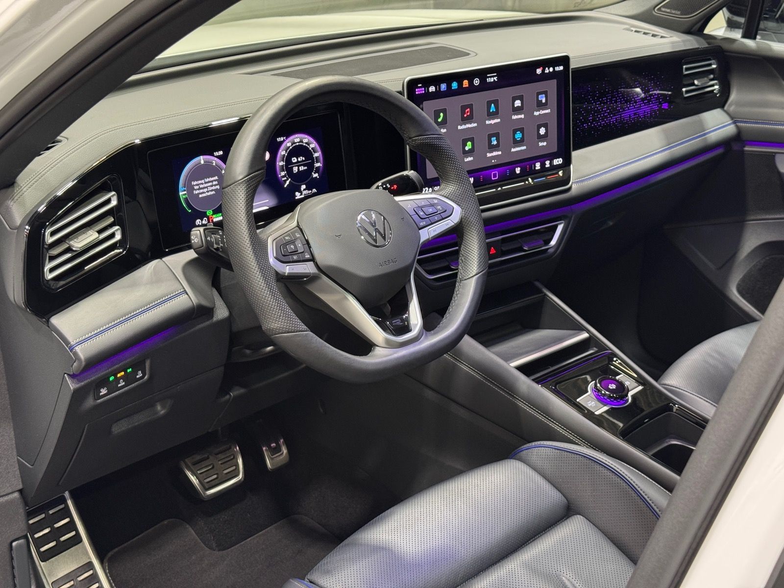 Volkswagen Tiguan R-Line 1.5 TSI eHybrid | MATRIX NAVI PANO