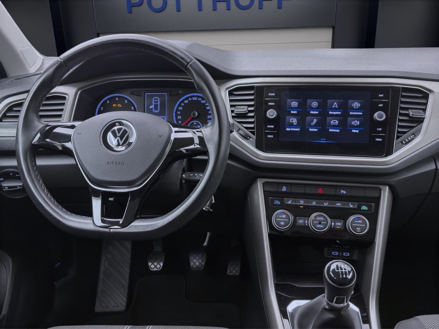 Volkswagen T-Roc 1.0 TSI STYLE - Samsaru's Car Outlet