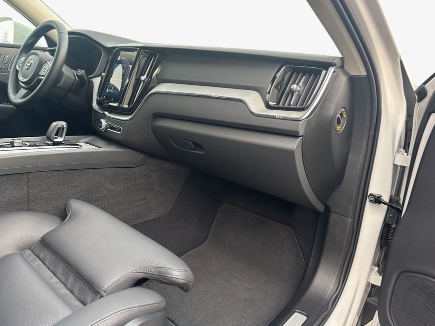 Volvo XC60 B5 B AWD Core GJR SiH AHK FIS WINTER LED