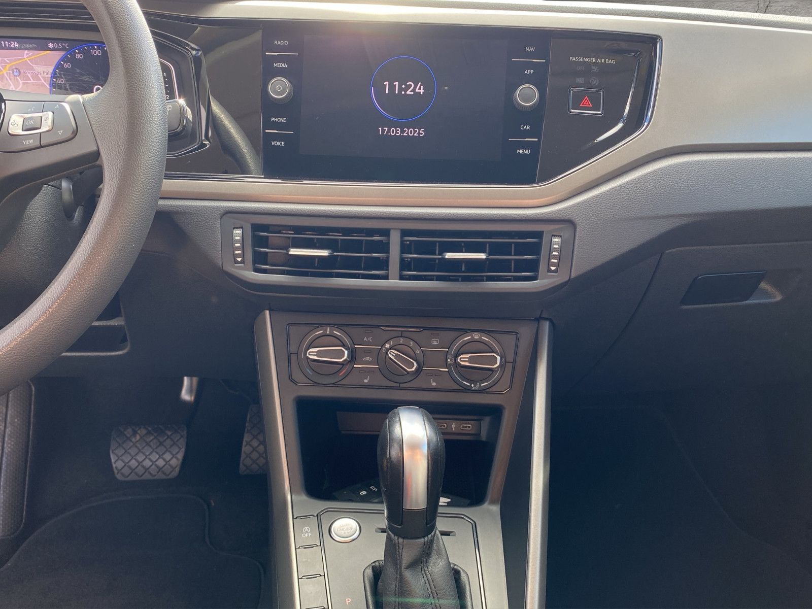 Volkswagen Polo VI Comfortline - Samsaru's Car Outlet