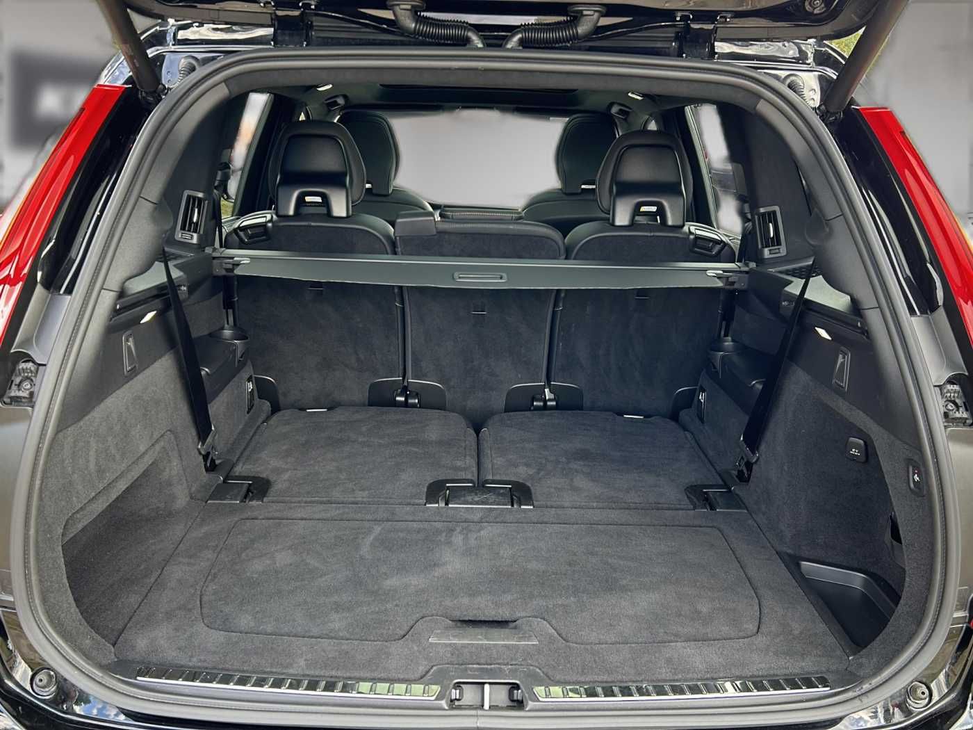 Volvo XC 90 Ultimate Bright AWD - Samsaru's Car Outlet