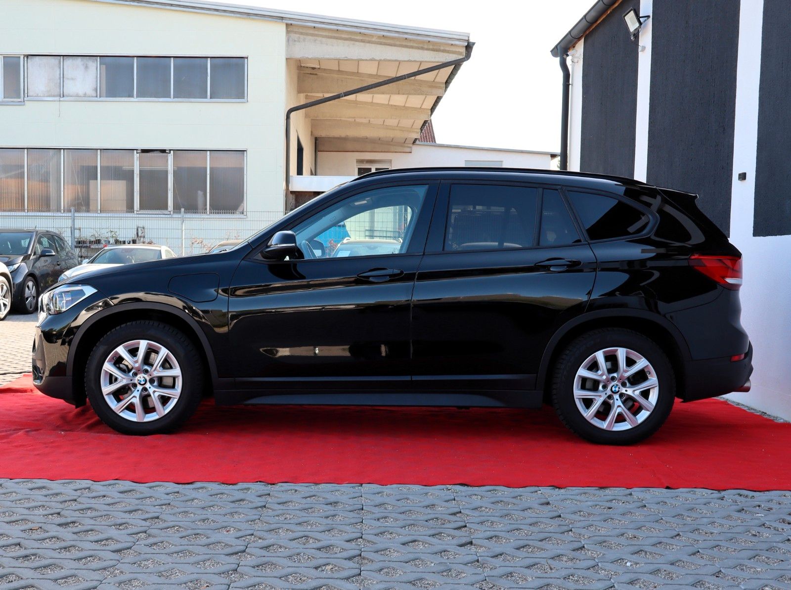 BMW X1 xDrive 25 e Advantage - Samsaru's Car Outlet