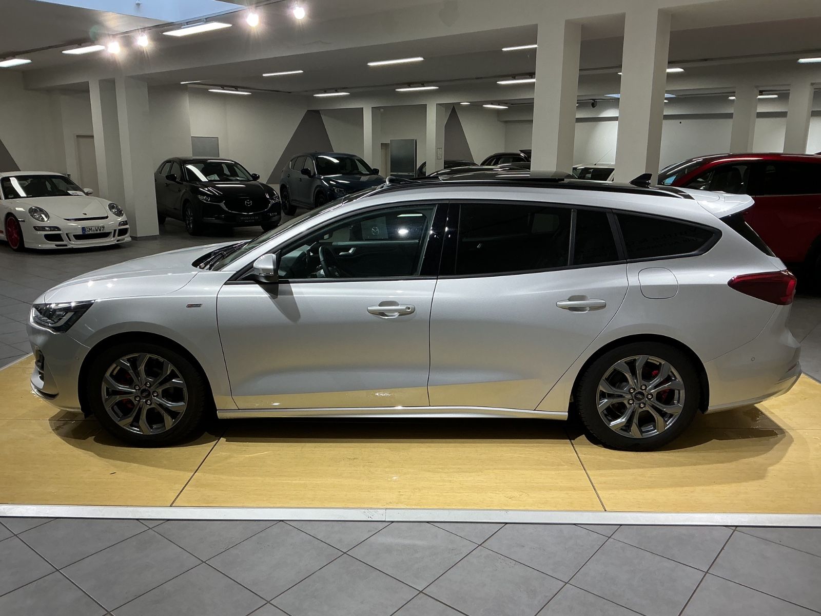 Ford Focus Turnier ST-Line X*B&O*SHZ*LHZ*PANO*LED*