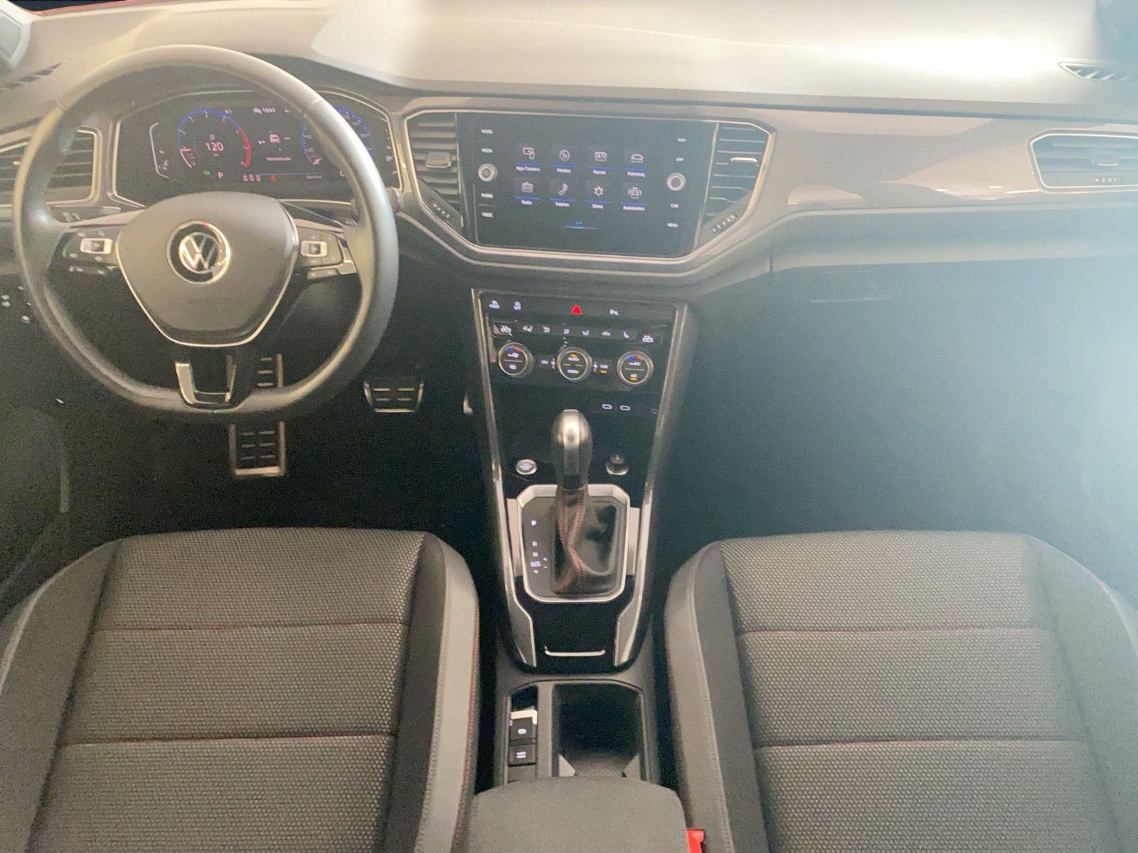 Volkswagen T-Roc Sport - Samsaru's Car Outlet