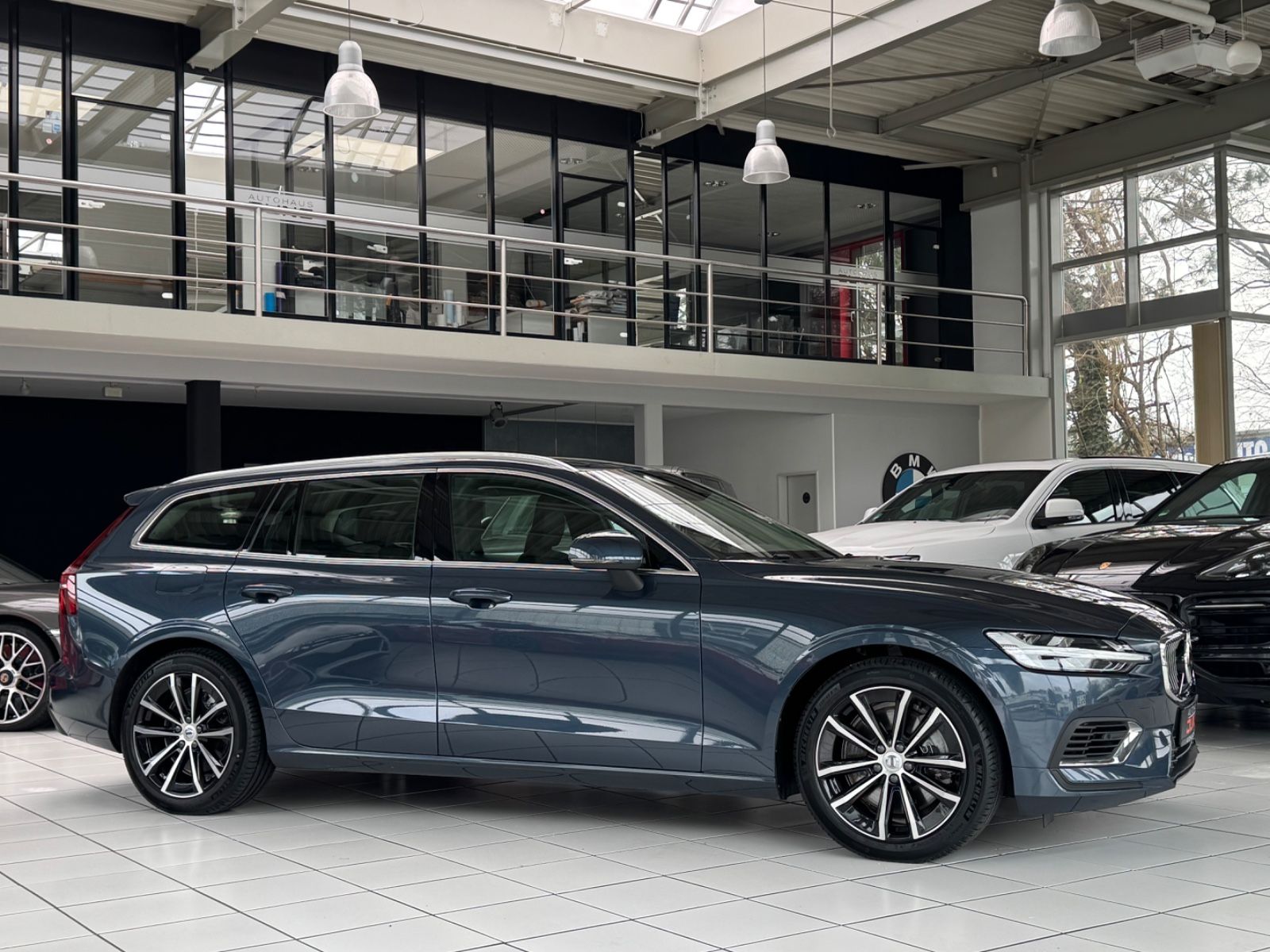 Volvo V60 Kombi Core Recharge Plug-In Hybrid AWD