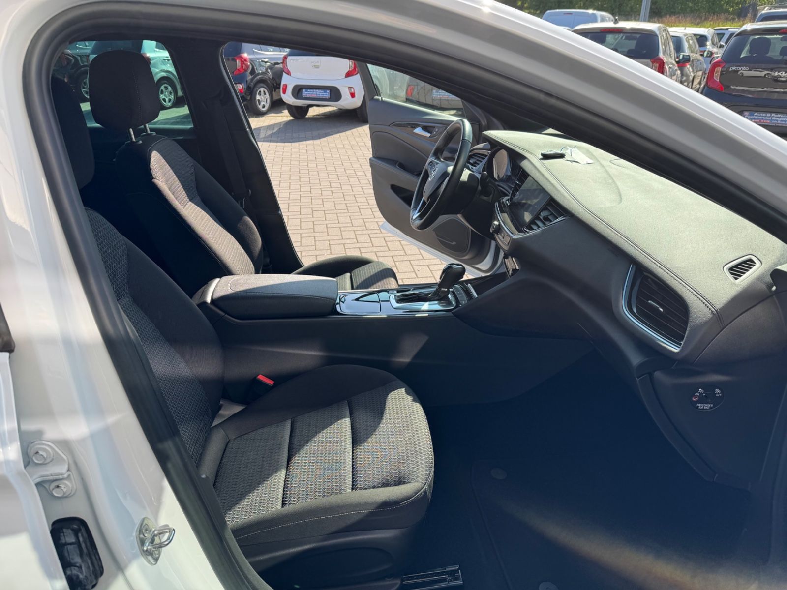 Opel Insignia B Sports Tourer Business - Samsaru's Car Outlet