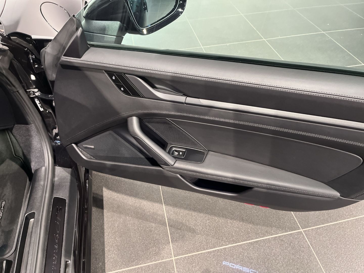 Porsche 992 911 Carrera 4 GTS Cabrio BOSE Surround View