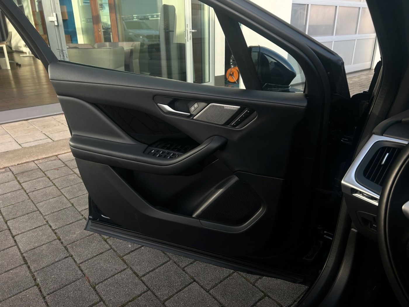 Jaguar I-PACE EV400 AWD*HUD*LED*AHK*WinterP*20''