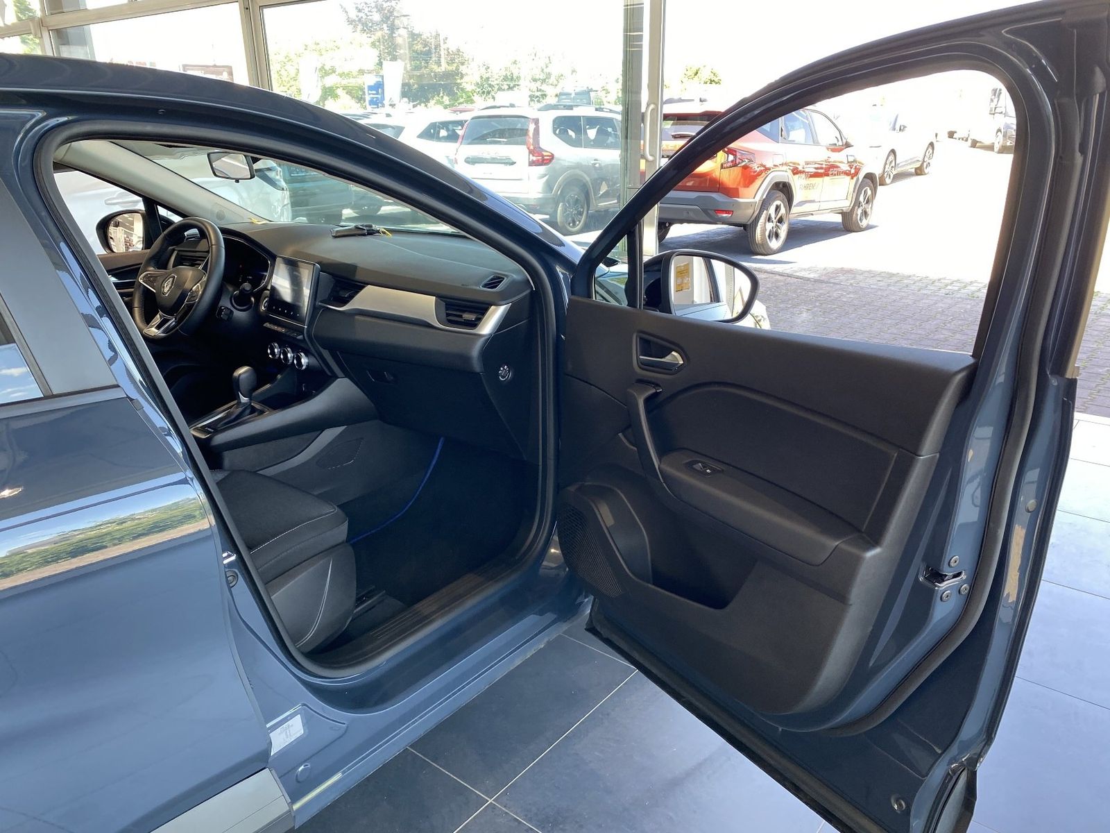 Renault Captur BUSINESS EDITION E-TECH Plug-in - Samsaru's Car Outlet