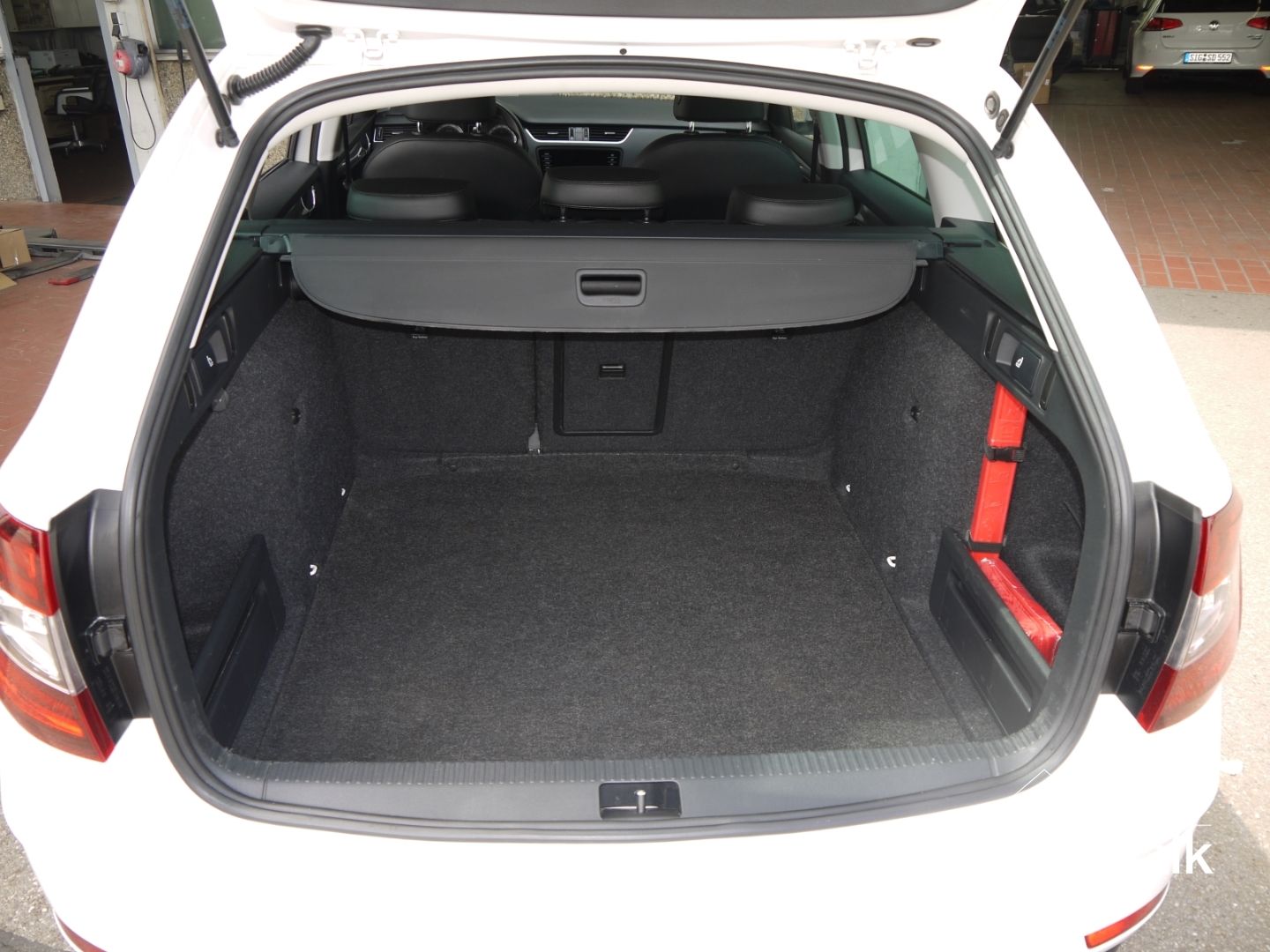 Skoda Octavia Combi 1.5 TSI DSG Style - Samsaru's Car Outlet
