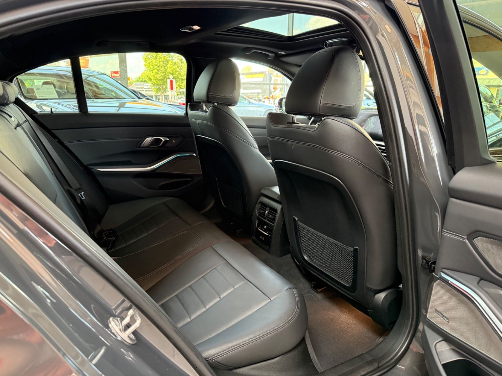 BMW 3 Lim. 330 i M Sport - Samsaru's Car Outlet