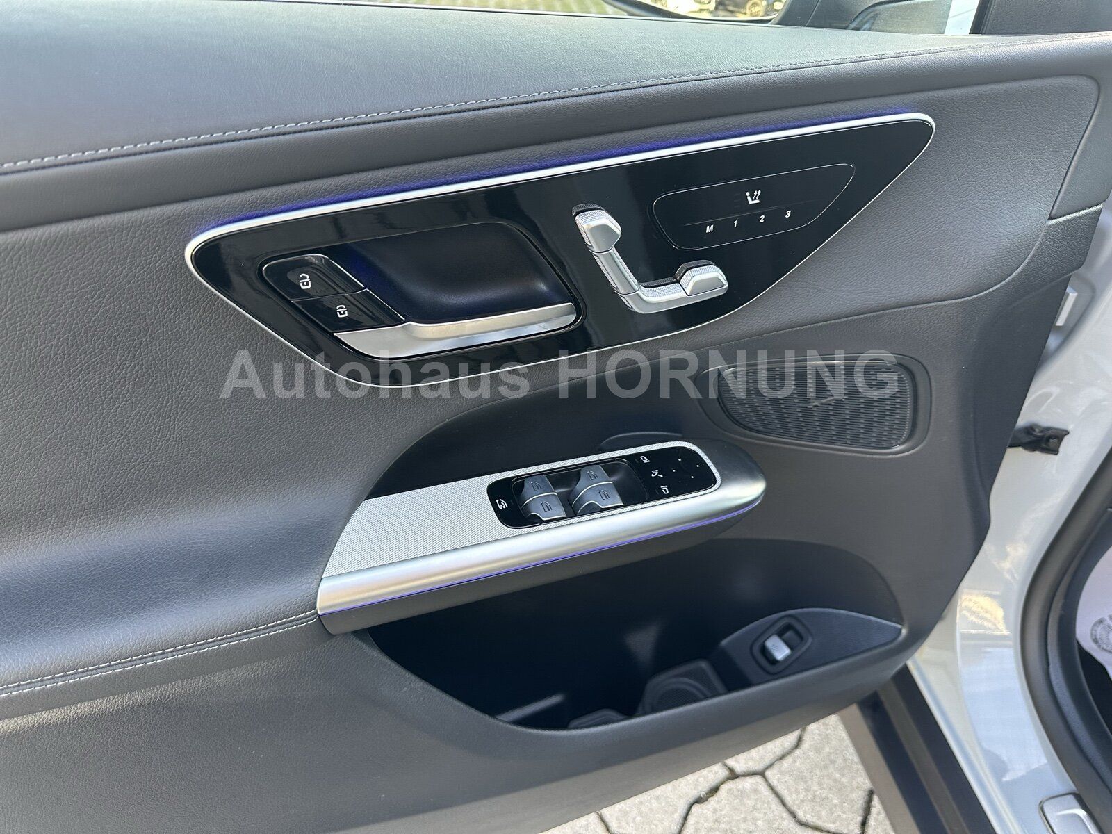 Mercedes-Benz GLC 300 4M AMG+ PANOSD AHK DISTR STANDHEIZUNG TW