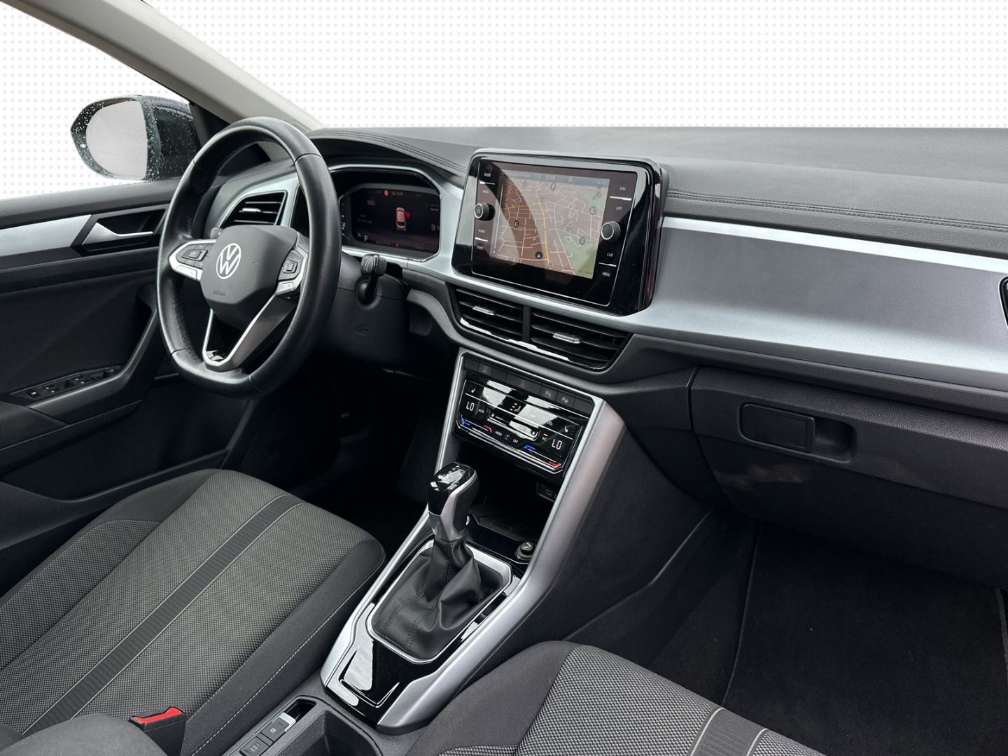 Volkswagen T-Roc 1.5 TSI Life - Samsaru's Car Outlet