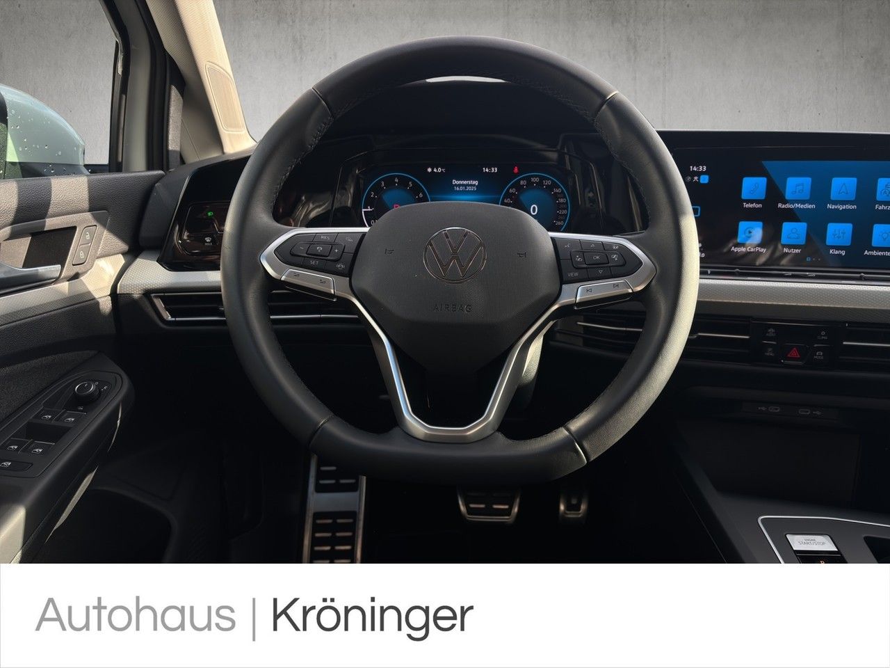 Volkswagen Golf VIII MOVE 1.5 eTSI DSG - Samsaru's Car Outlet