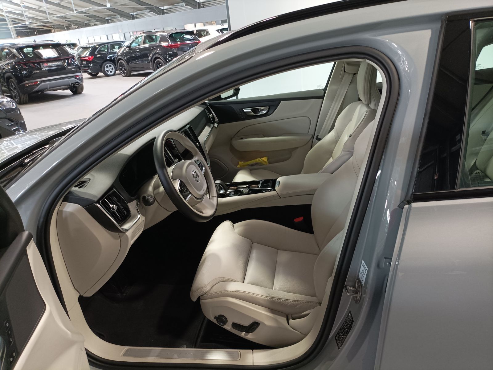 Volvo V 60 T6 PHEV Plus Dark  AWD|LED|Navi|AHK