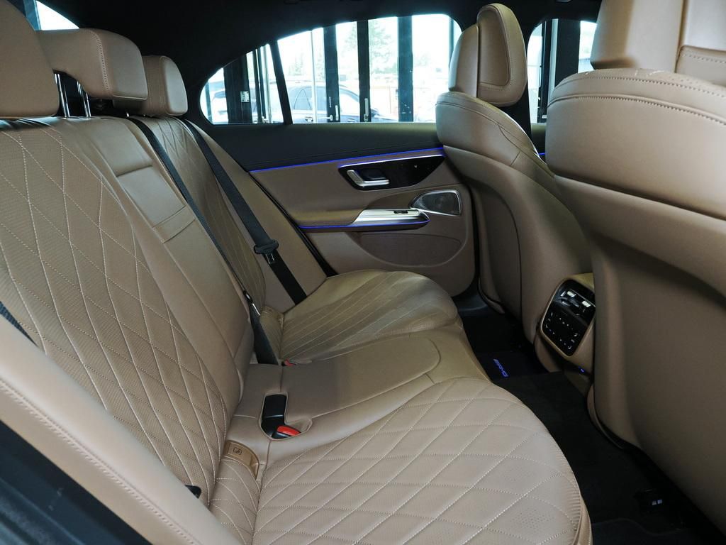 Mercedes-Benz E 450 d 4M AMG NIGHT PANO AHK 4D-SOUND HAL