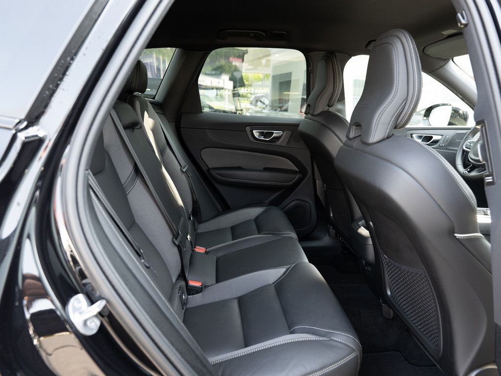 Volvo XC60 B5 AWD Plus Black Edition FACEL. LED 360°