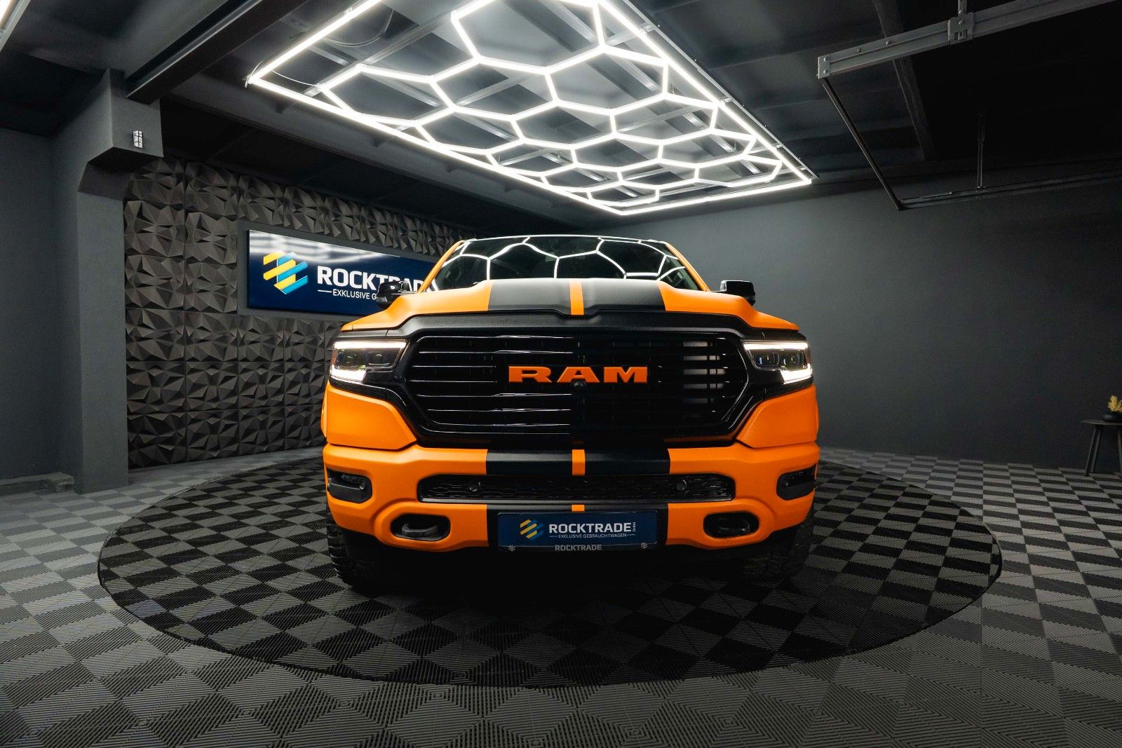 Dodge RAM 5.7 V8 HEMI 4x4 OFFROAD Night PUNISHER 19%