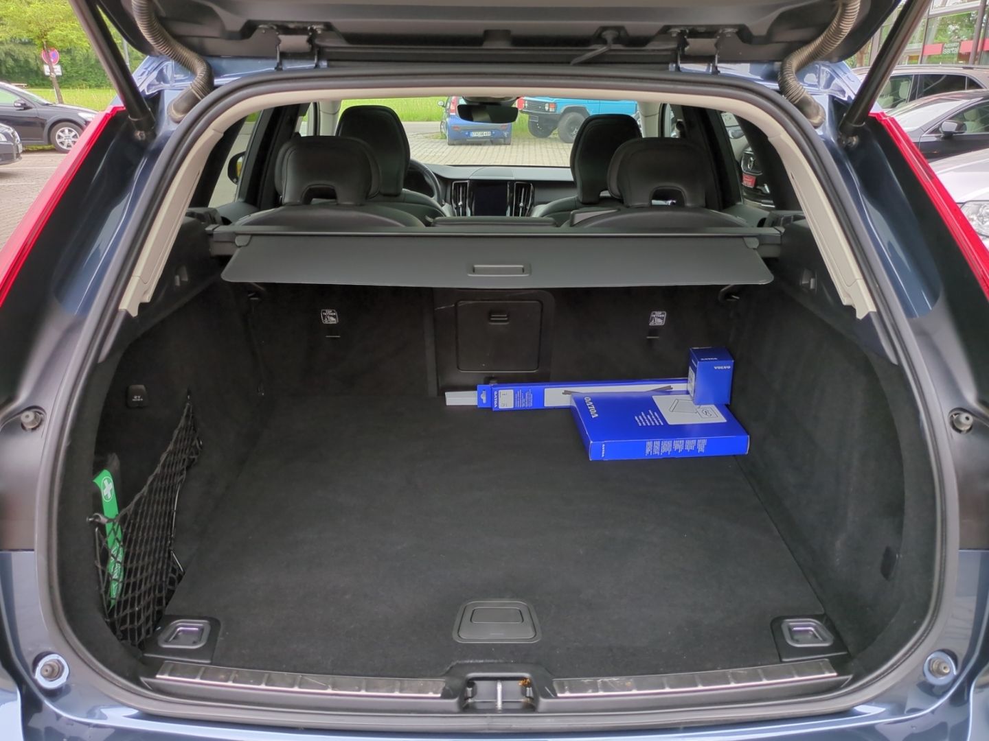 Volvo XC60 Plus Dark B5 AWD Pano Leder Navi LED ACC Di