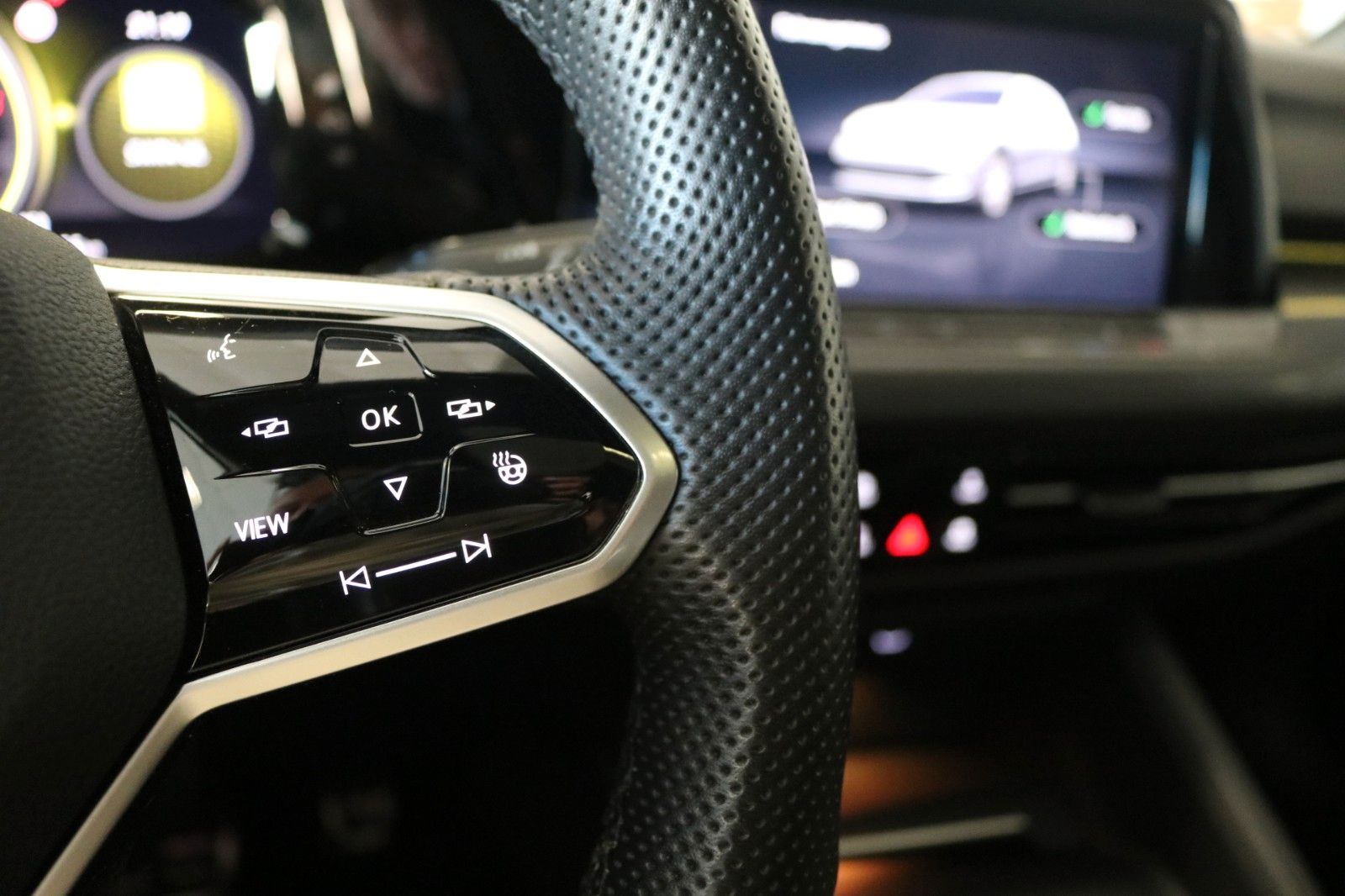 Volkswagen Golf VIII GTD AHK HUD STHZ Matrix Pano Kamera
