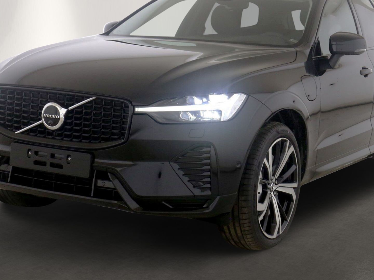 Volvo XC60 T8 Ultra Dark Recharge Plug-In Hybrid AWD - Samsaru's Car Outlet