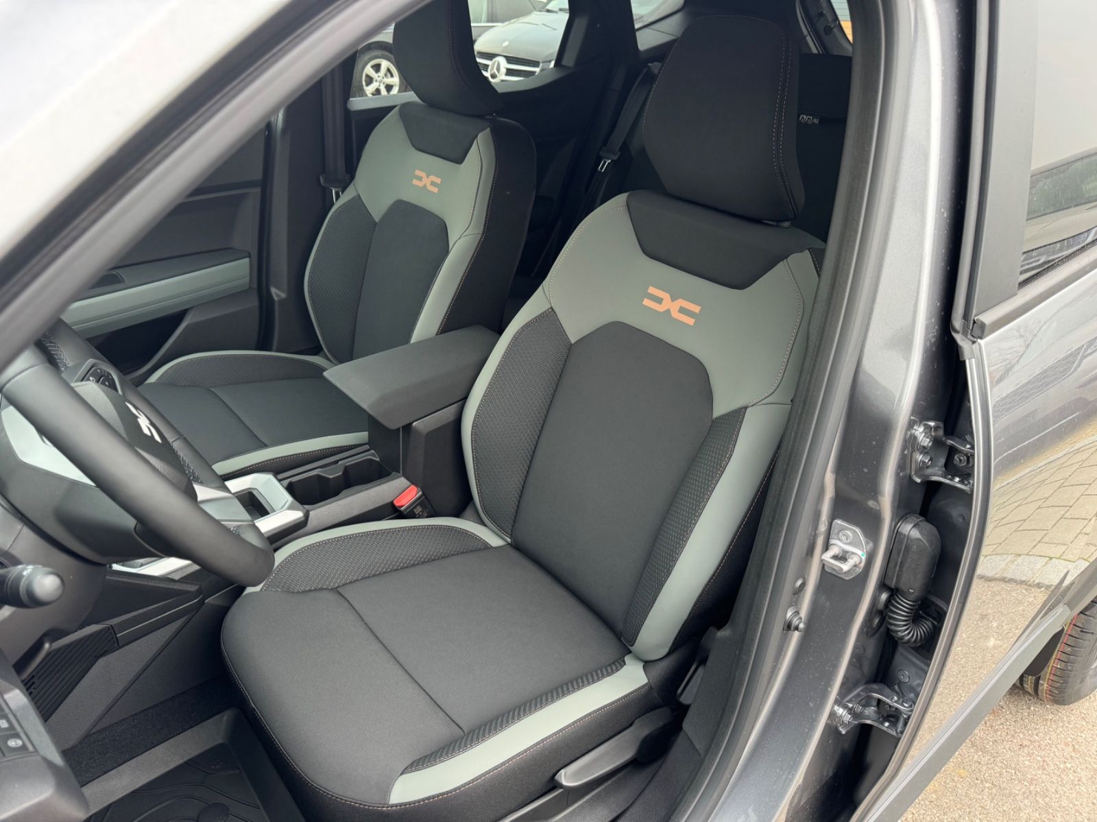Dacia Duster III Hybrid 140 Extreme - Samsaru's Car Outlet