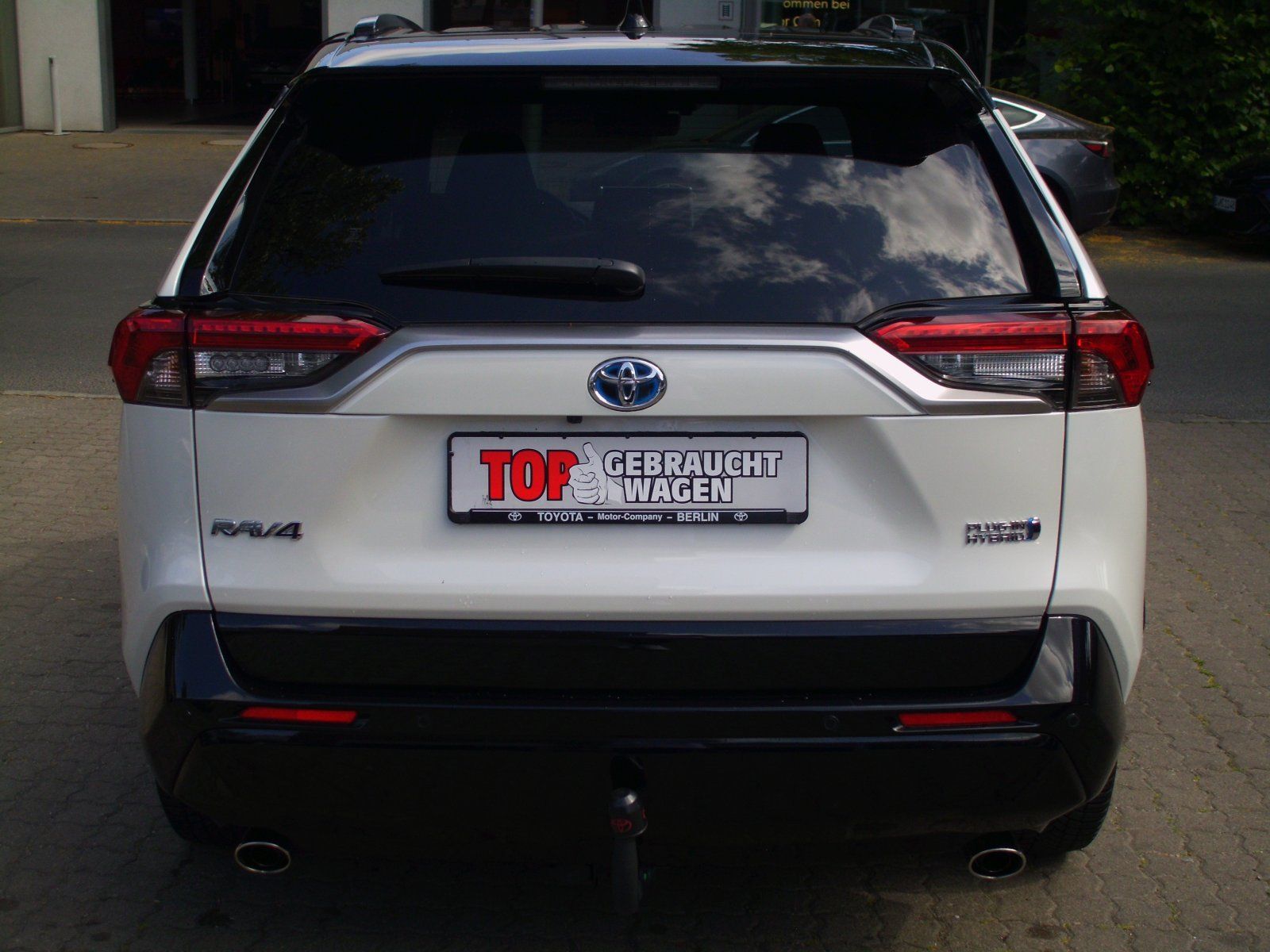 Toyota RAV 4 Plug-in Hybrid 4x4 - Samsaru's Car Outlet