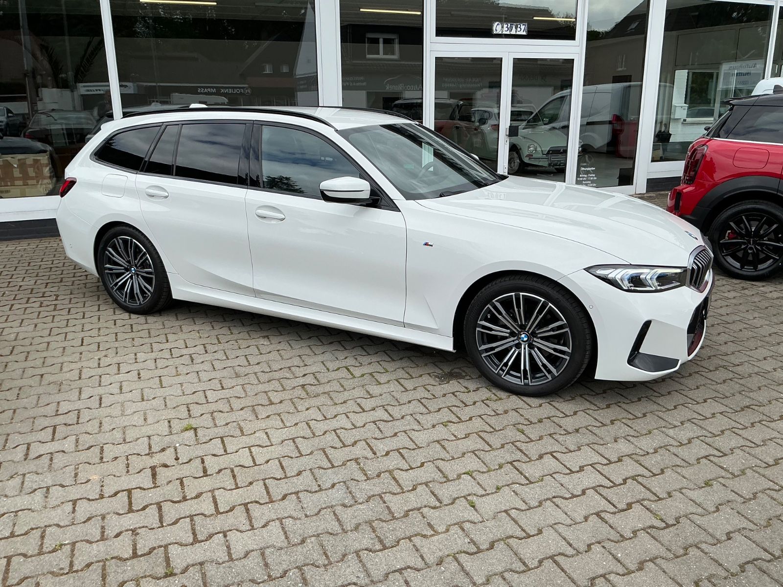 BMW 320 Touring i M Sport - Samsaru's Car Outlet