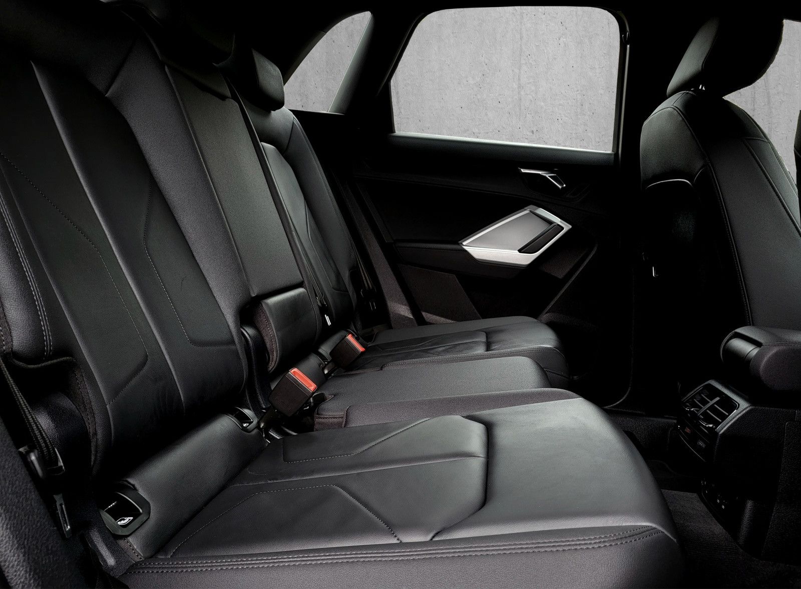 Audi Q3 45 TFSI qu. advanced - Samsaru's Car Outlet