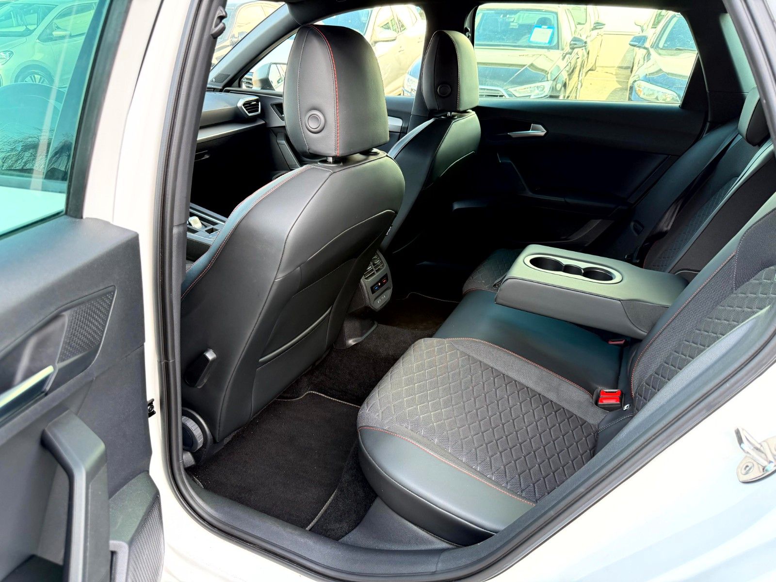 Seat Leon 1.5 eTSI ACT FR DSG Sportstourer Navi_Kamer
