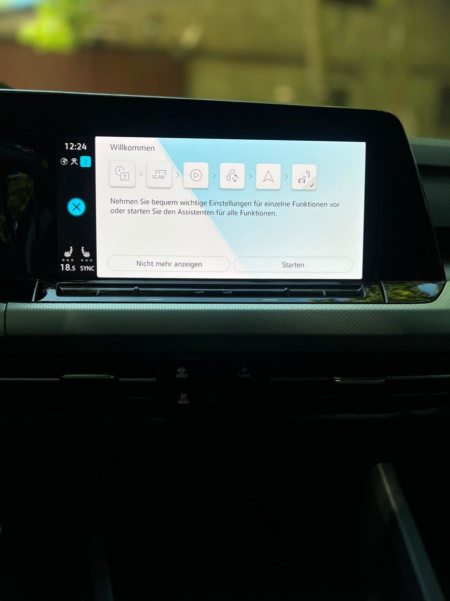 Volkswagen Golf VIII Move eTSI - Samsaru's Car Outlet
