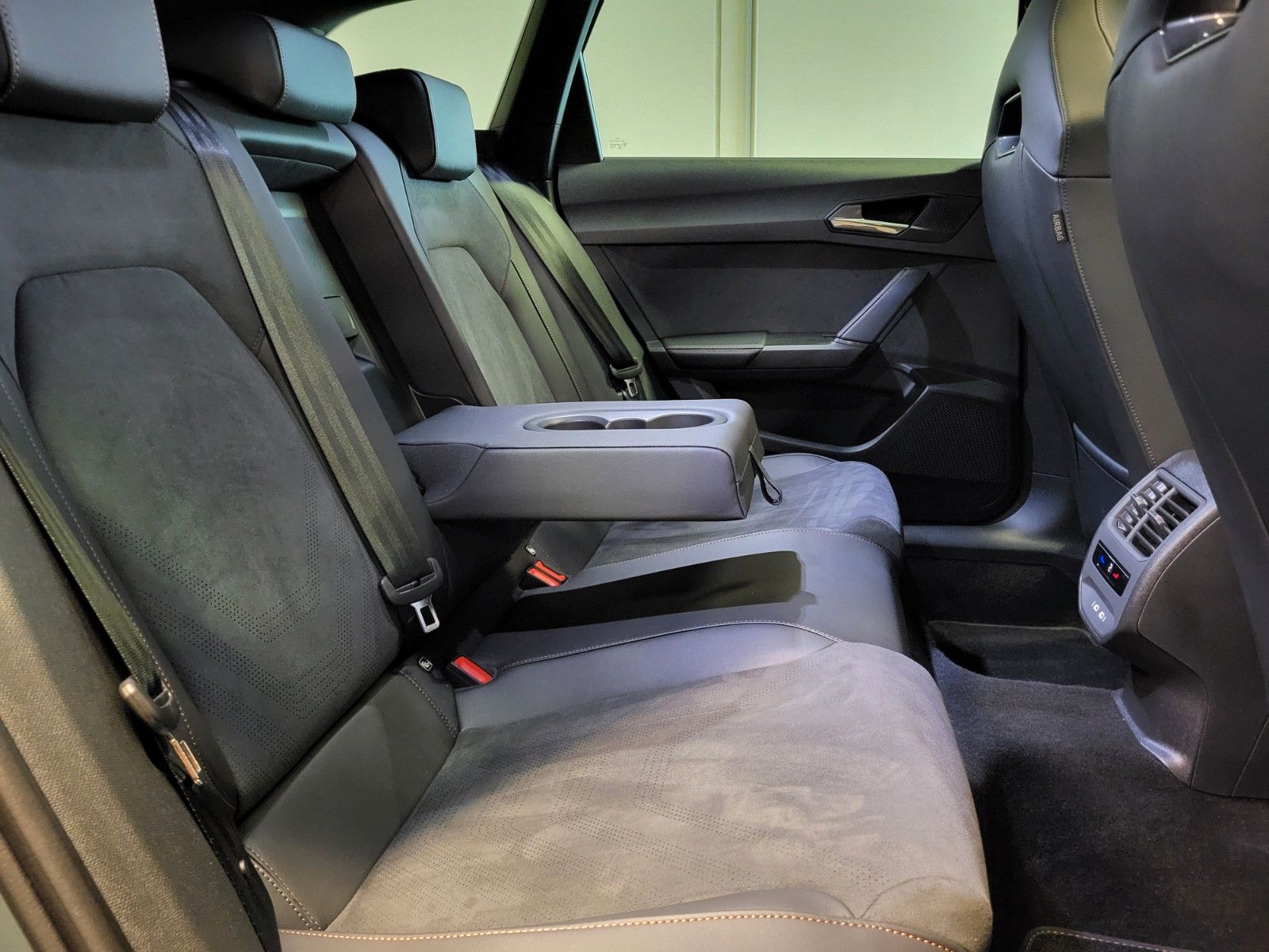Cupra Leon Sportstourer -VZ- 1.5 e-Hybrid - Samsaru's Car Outlet