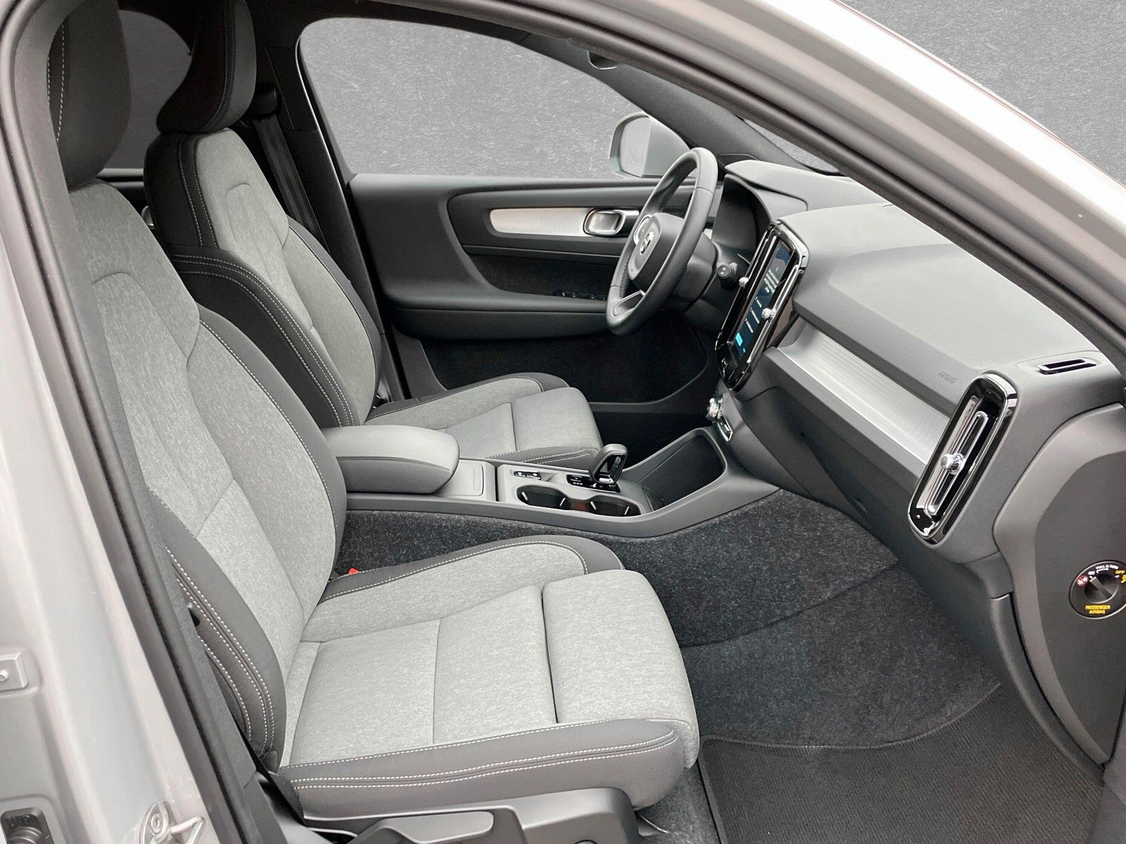 Volvo XC40 B3 Mild-Hybrid Core AHK LED