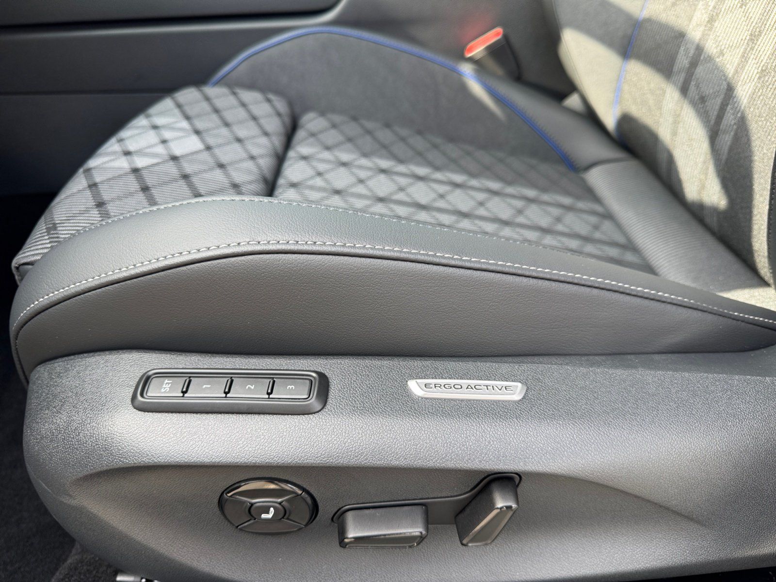 Volkswagen Passat Variant R-Line TDI DSG 4Motion|AHK|NAVI|A