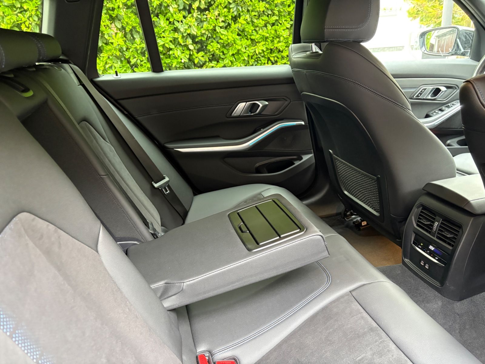 BMW 320 d xDrive M Sport - Samsaru's Car Outlet