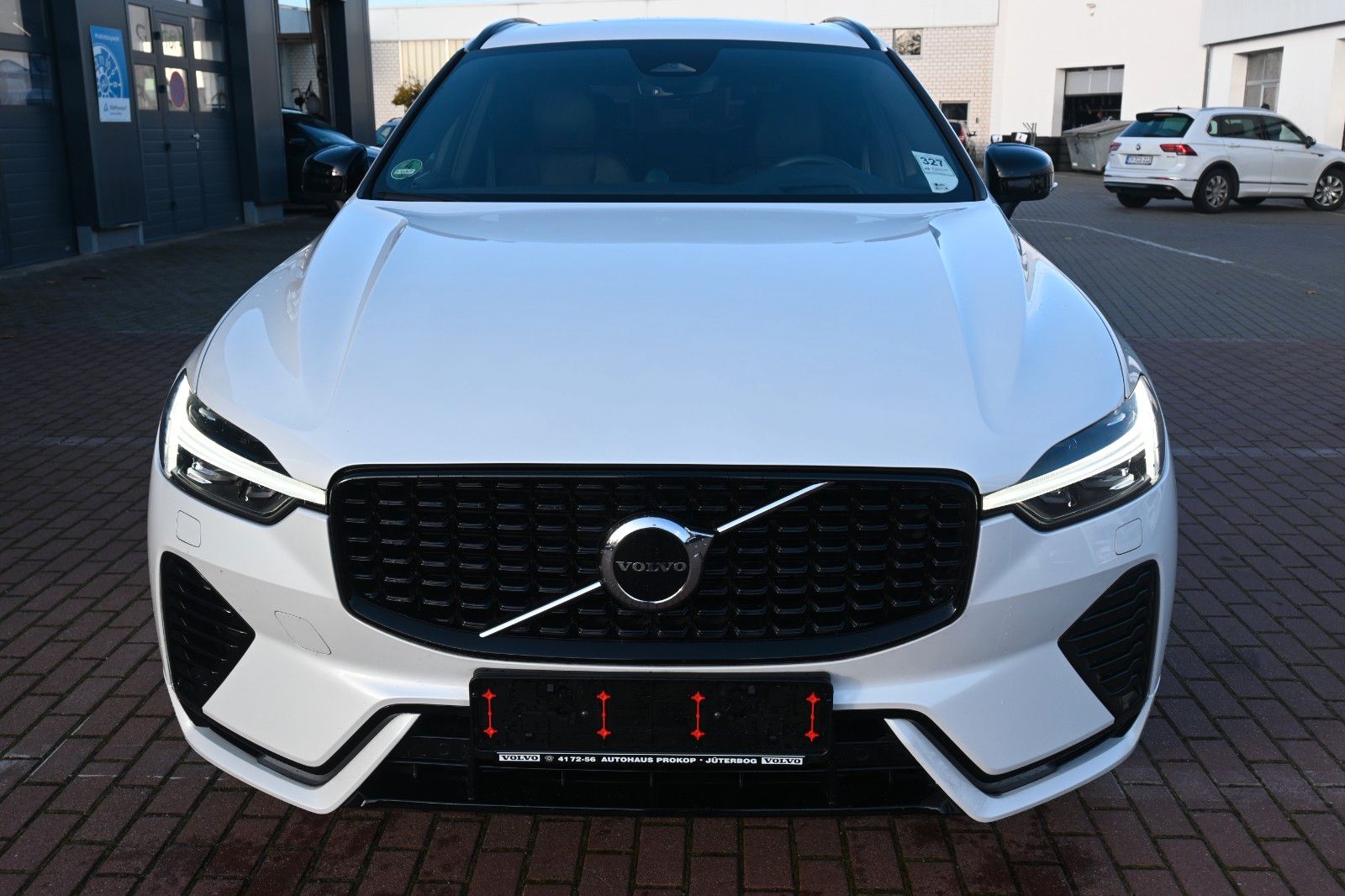 Volvo XC60 R Design PHEV - Samsaru's Car Outlet
