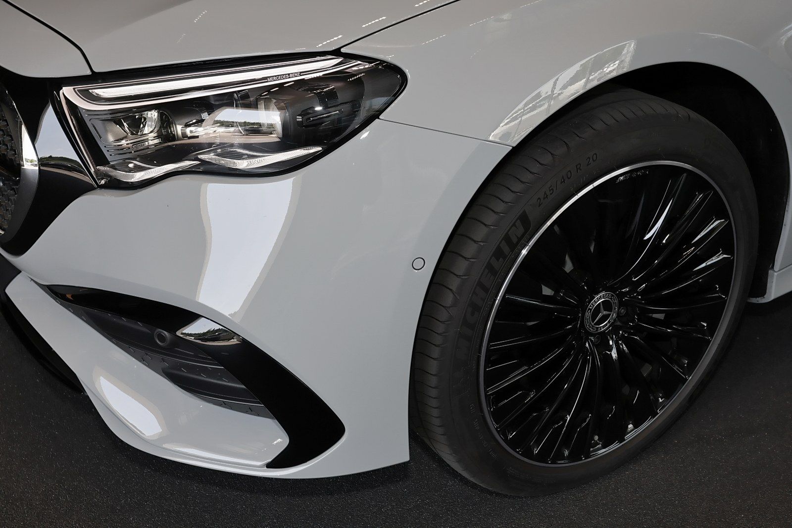 Mercedes-Benz E 220 d 4M AMG MBUX+360°+DIG-LED+AHK+Pano+Distro