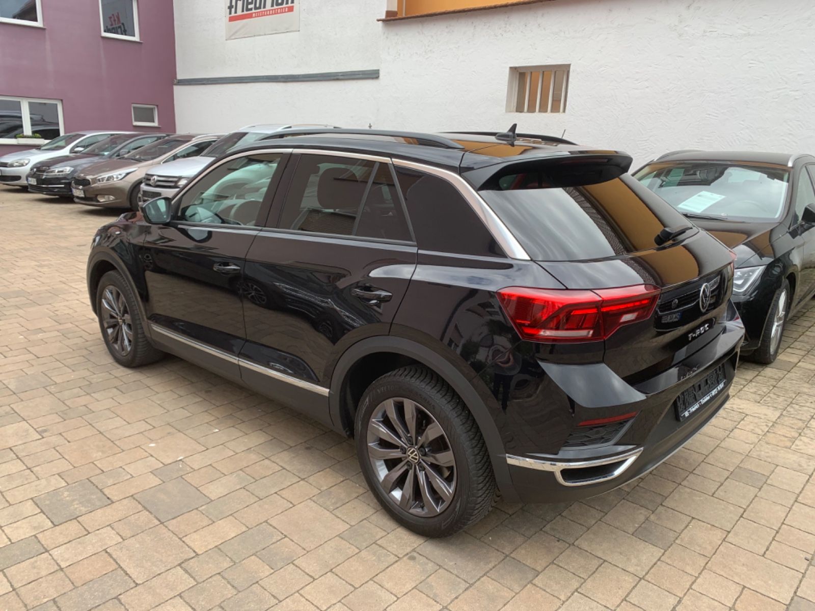 Volkswagen T-Roc Sport DSG - Samsaru's Car Outlet