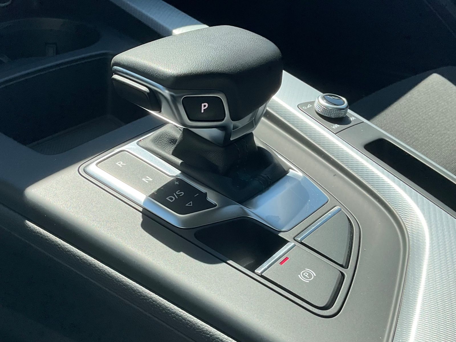 Audi A4 Av.40 TFSI S line S-tronic - Samsaru's Car Outlet