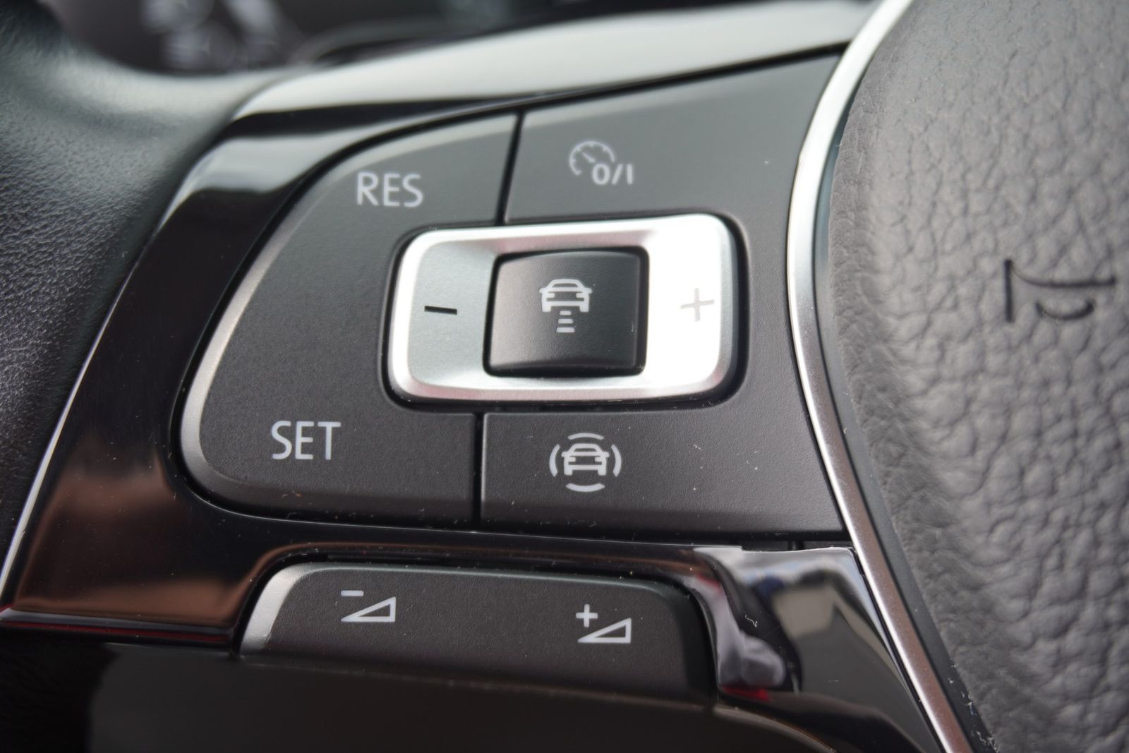 Volkswagen T-Roc 1.5 16V TSI United - Samsaru's Car Outlet