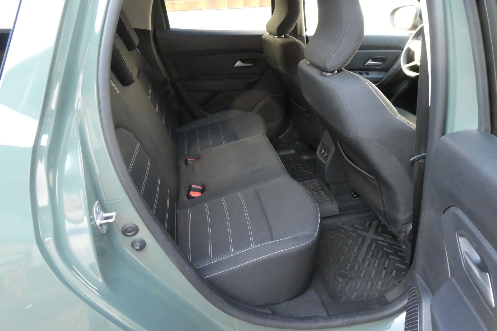 Dacia Duster TCe 130 Journey+ - Samsaru's Car Outlet