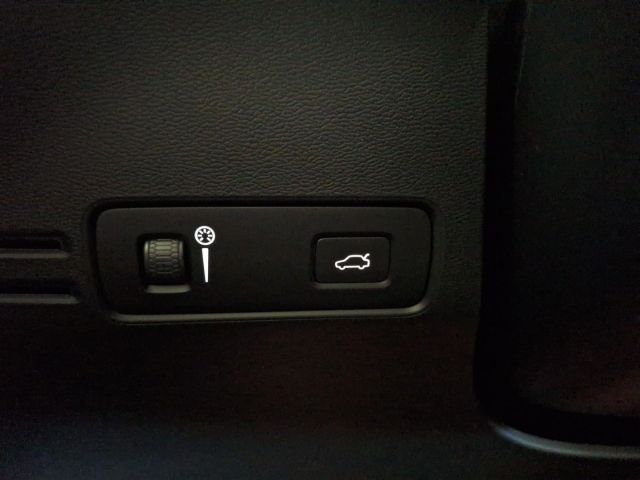 Volvo XC40 P8 AWD Twin R Design AHK ACC BLIS Alarmanla