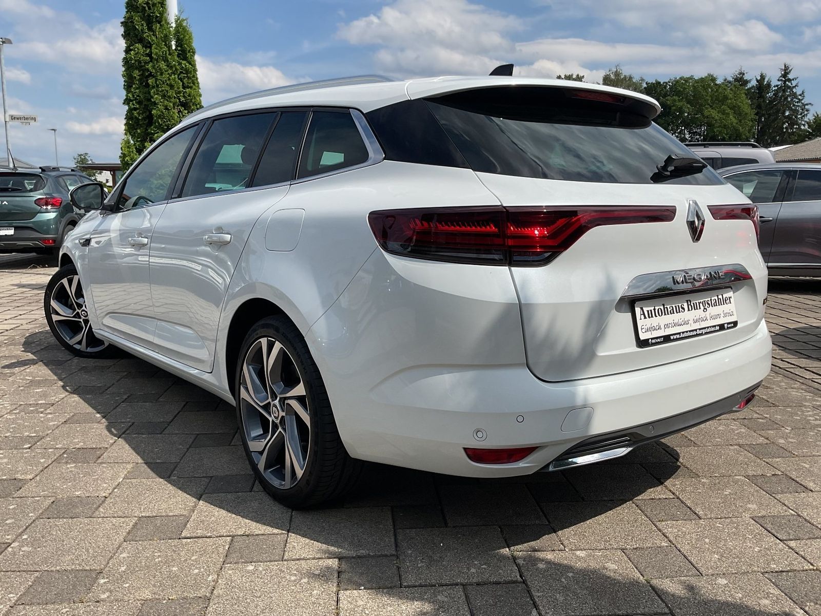 Renault Megane Grandtour E-Tech R.S. Line PLUG-IN - Samsaru's Car Outlet