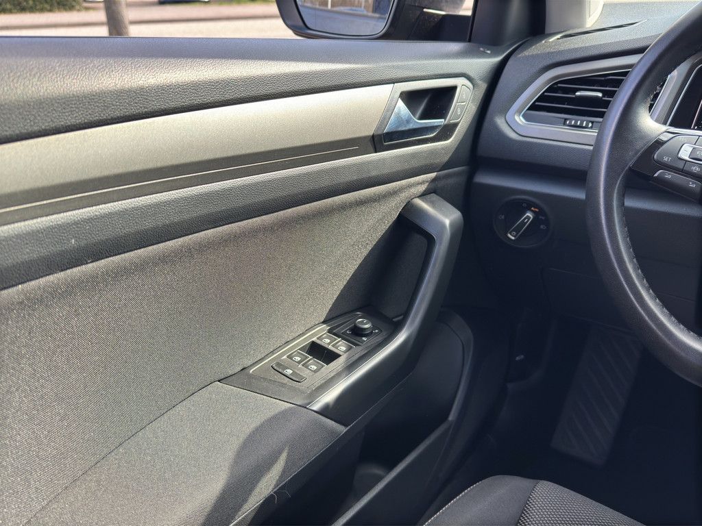 Volkswagen T-Roc 2.0 TDI Style - Samsaru's Car Outlet