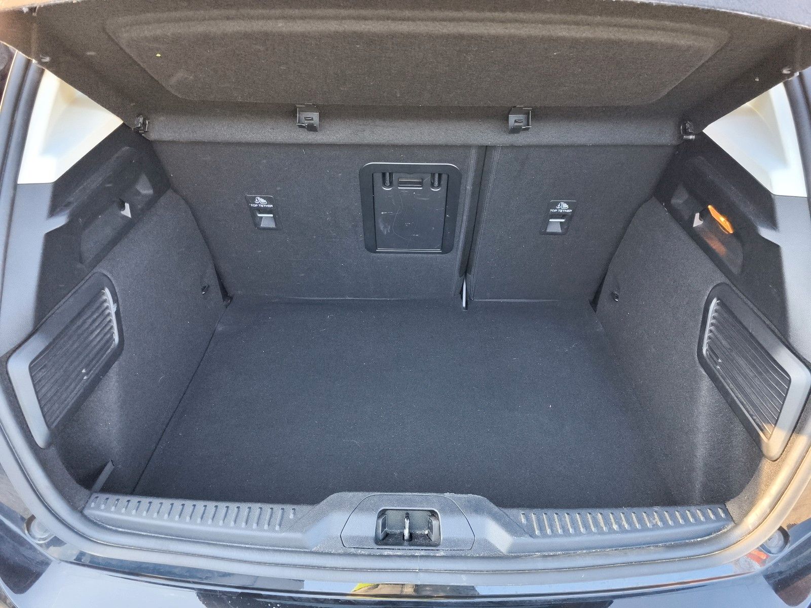 Ford Focus Lim. Active X NAVI LED ACC TOP ZUSTAND