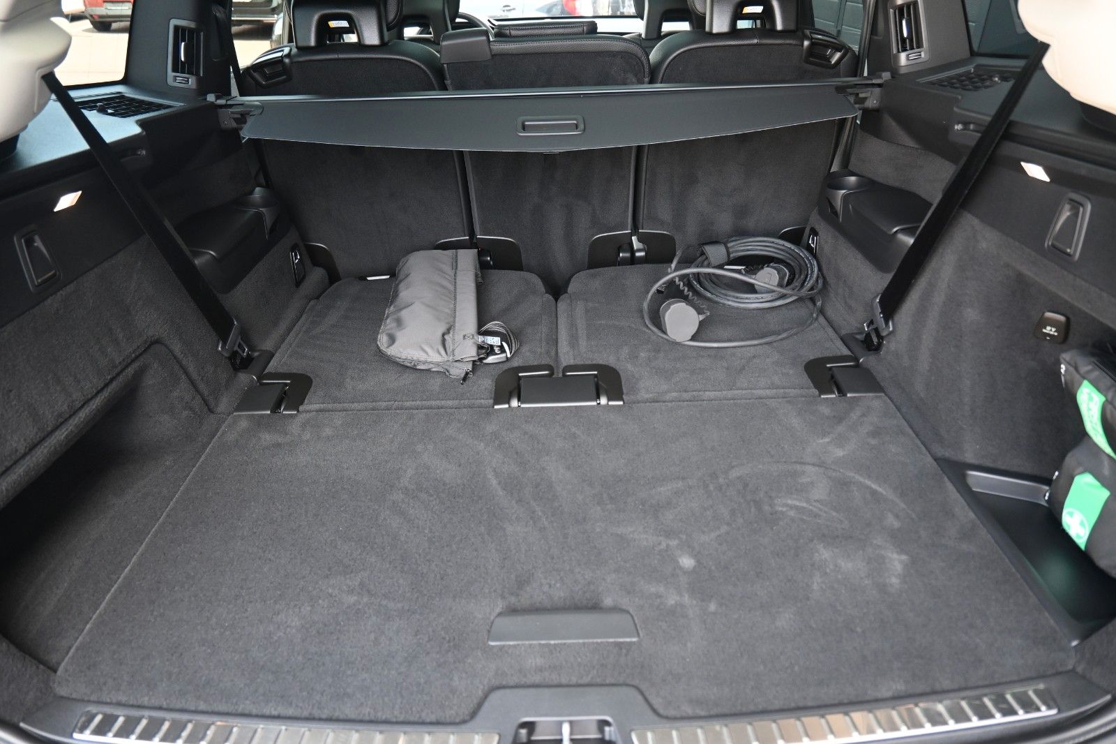 Volvo XC90 T8 Inscription - Samsaru's Car Outlet