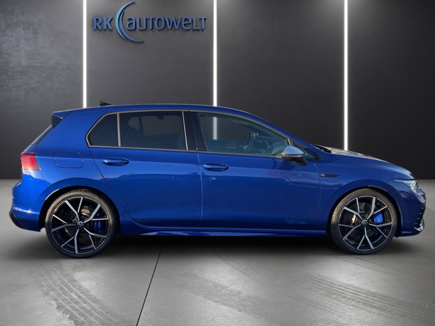 Volkswagen Golf VIII R 2.0 TSI 4Motion - Samsaru's Car Outlet