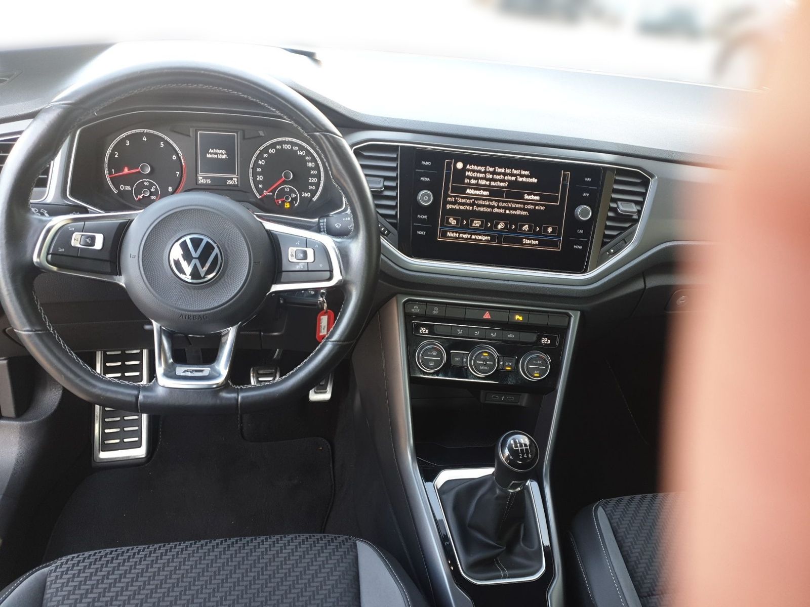 Volkswagen T-Roc 1.5 TSI R-LINE - Samsaru's Car Outlet